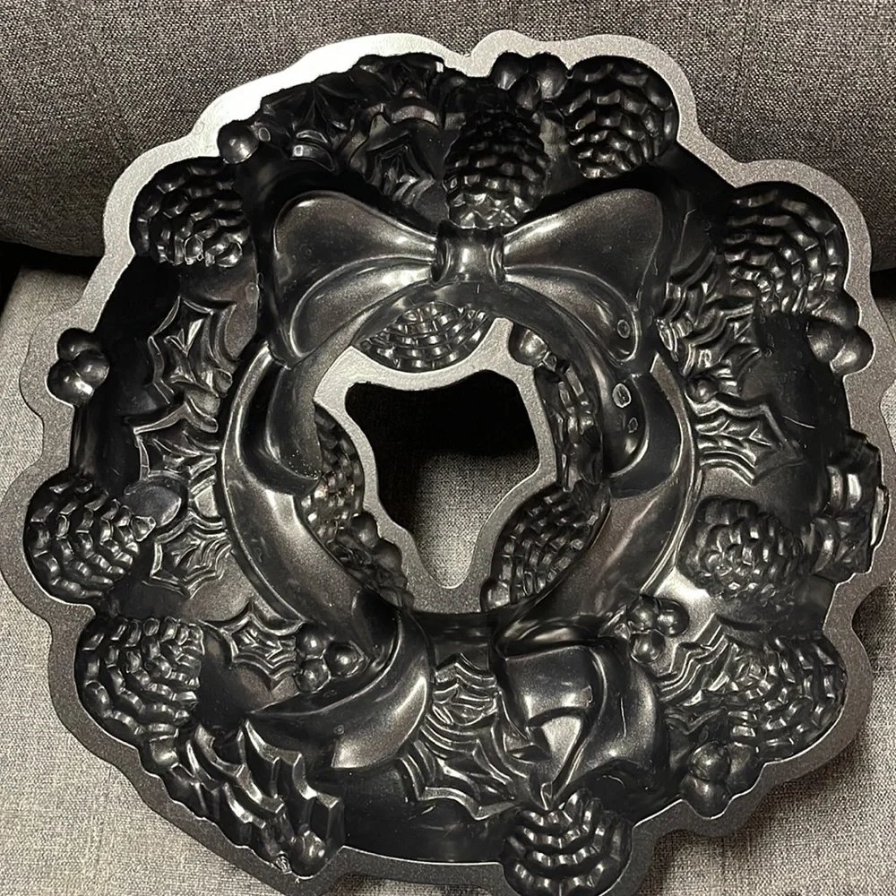 Nordic Ware Christmas Holiday Wreath Pan